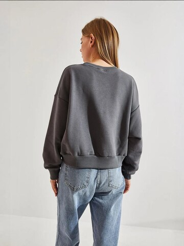 Felpa di Bianco Lucci in grigio