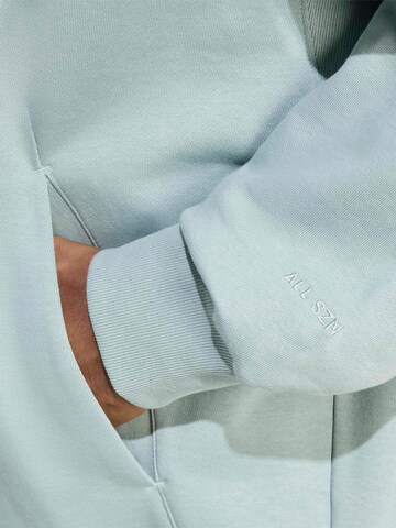 ADIDAS SPORTSWEAR Αθλητική μπλούζα φούτερ 'A SZN' σε πράσινο