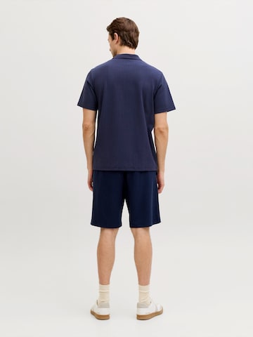 JJ Rebel Tričko 'JREBDENVER' – modrá