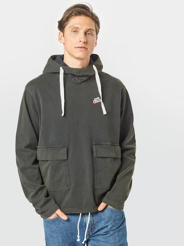 Nike Sportswear Sweatshirt in Schwarz: predná strana