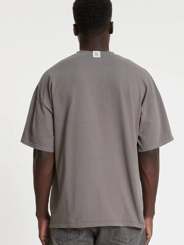 YSPT Studio Shirt 'ADVENTURE' in Grau