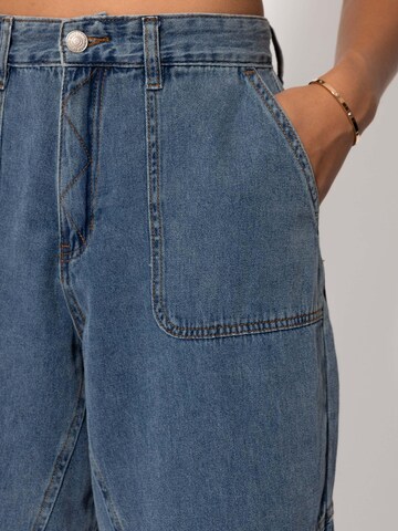 SASSYCLASSY Tapered Jeans in Blue