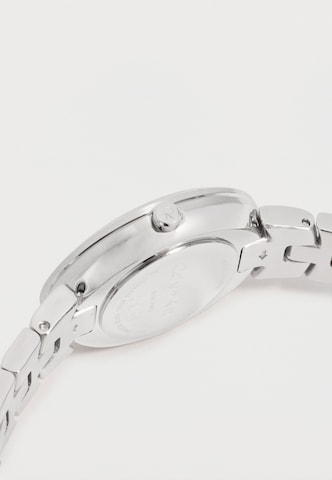 Calvin Klein - Reloj analógico 'TWISTED BEZEL' en plata: lado