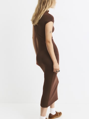 Pull&Bear Kleid in Braun