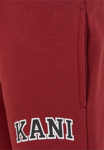 Karl Kani - Tapered Pantalón 'Serif' en rojo