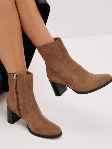 Next Stiefelette in Braun: Vorderseite
