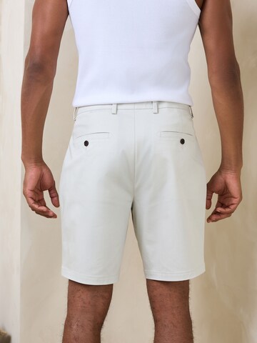 Next Regular Shorts in Weiß