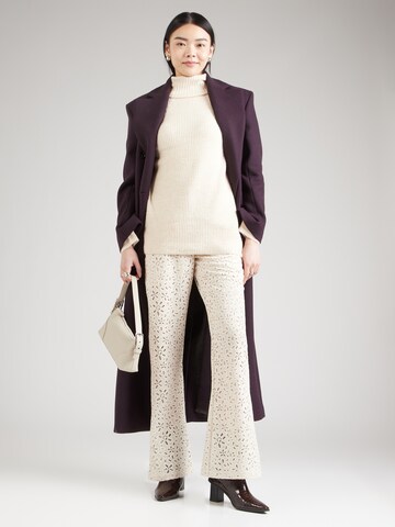 Flared Pantaloni 'SLFKarola' di SELECTED FEMME in beige