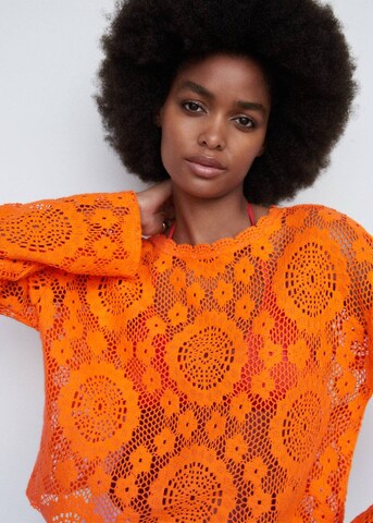 MANGO Sweter w kolorze pomarańczowy