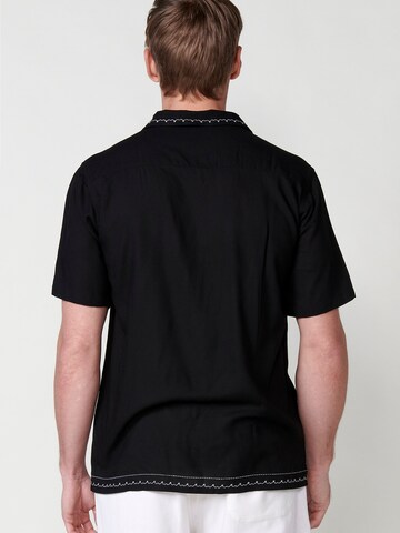 KOROSHI Regular fit Button Up Shirt in Black