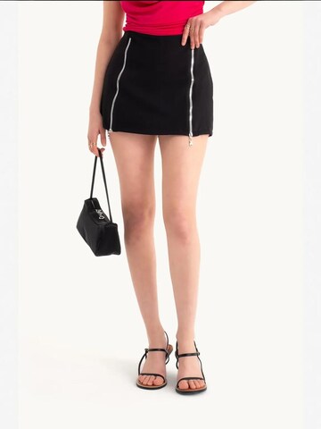 Hiccup Skirt in Black