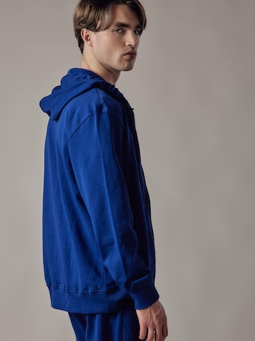 Felpa 'Felpa con Cappuccio e Zip' di OWN Off With Nature in blu