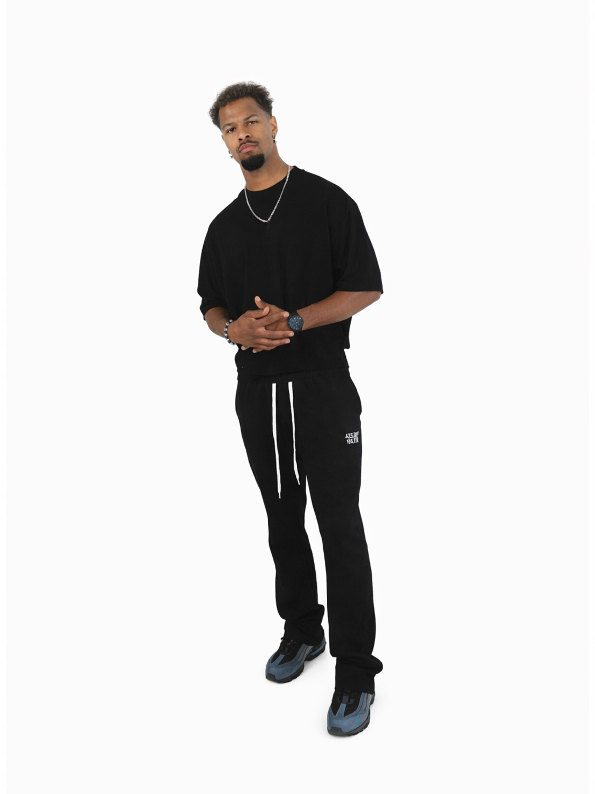 Loosefit Pantalon ATELIER OF FAITH en noir : devant