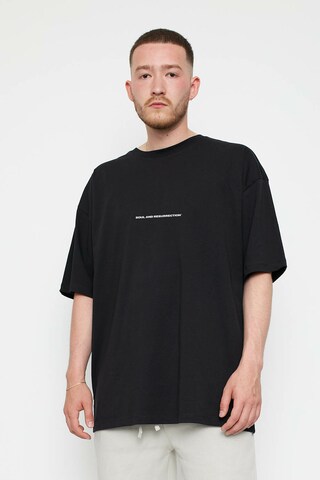 Multiply Apparel - Camiseta en negro: frente