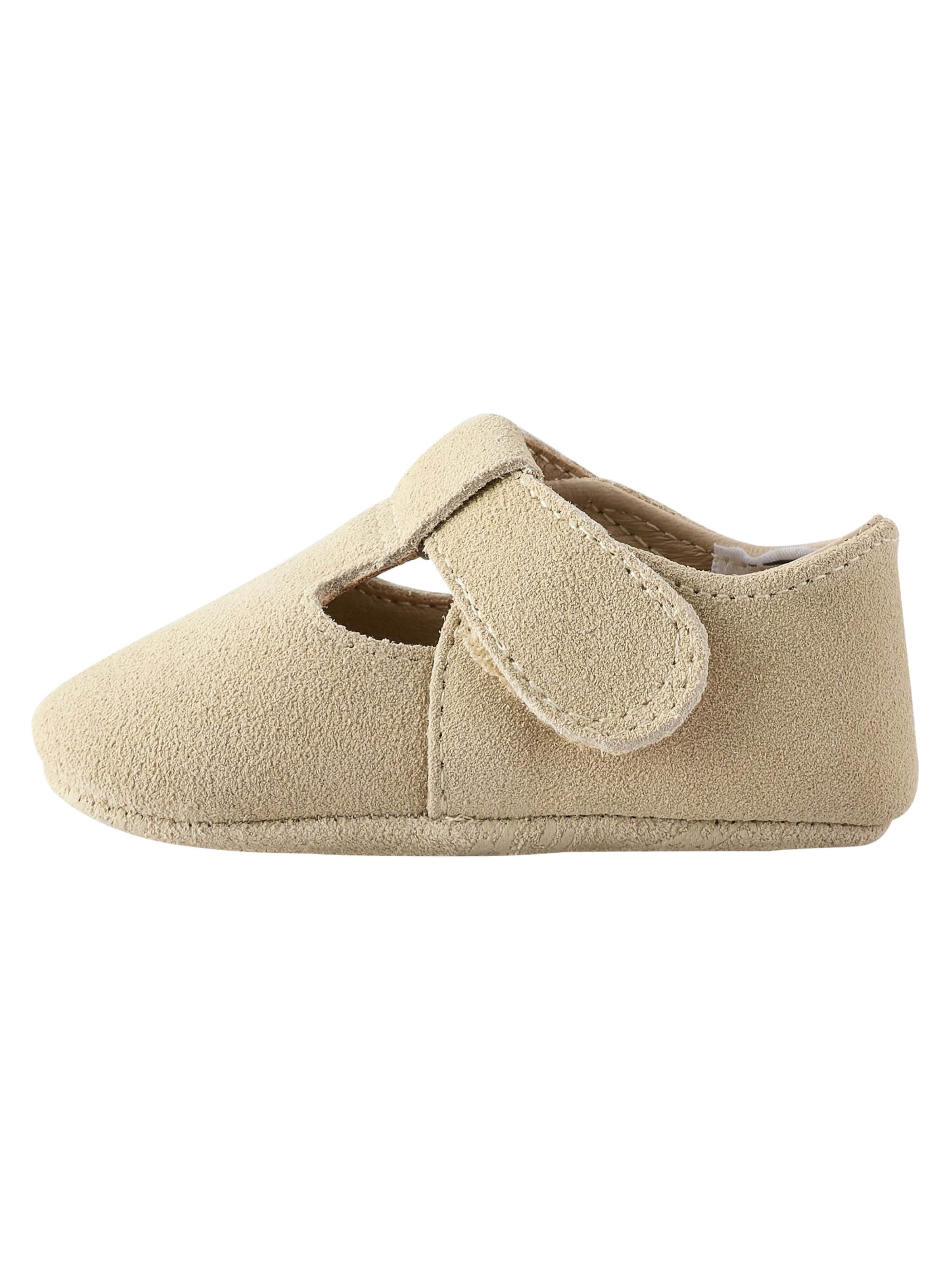 Next Новородени в бежово: отпред