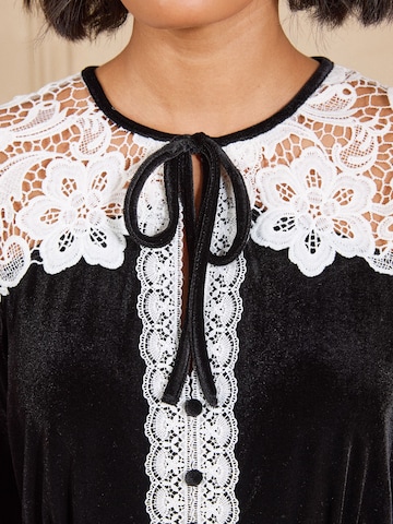 Rochie de la love & roses pe negru