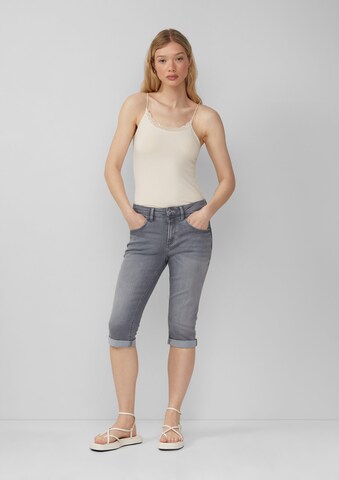 QS Slimfit Shorts 'Catie' in Grau