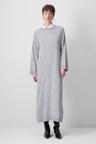 Touche Prive Kleid in Grau: Vorderseite