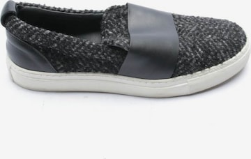 Closed Flats & Loafers in 37 in Black: front