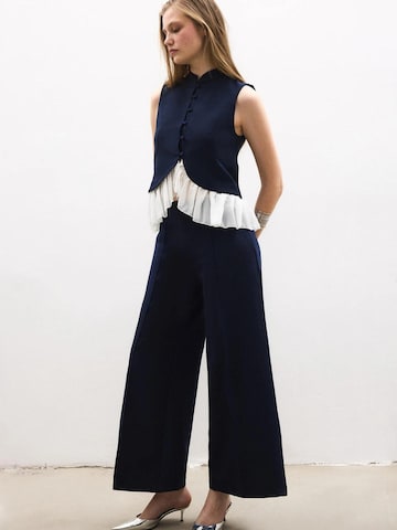 Gilet 'Crepe Vest With Chiffon Detail' Touché Privé en bleu