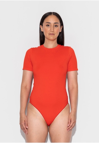 Lykkeland Atelier Body 'Fearless' in Rood: voorkant
