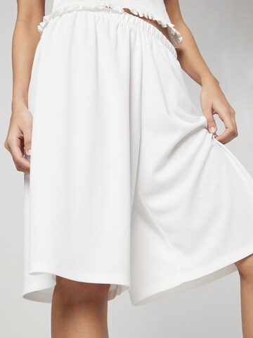 Bella x ABOUT YOU Wide leg Trousers 'Robin' in White