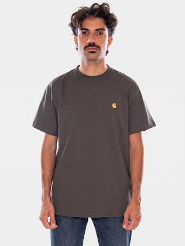 Maglietta 'S/S CHASE T-SHIRT SHUNGITE / GOLD' di Carhartt WIP in grigio