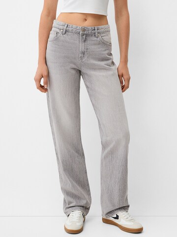 Bershka Regular Jeans in Grey: front