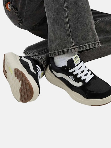 Baskets basses 'ULTRARANGE NEO VR3' VANS en noir : devant