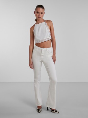 PIECES Flared Jeans 'Peggy' in White