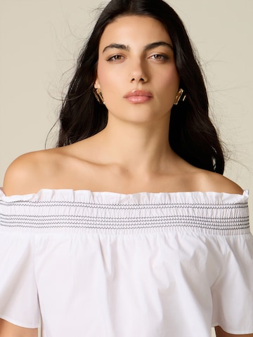 Haut oltre en blanc