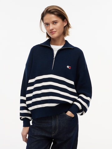 Tommy Jeans Sweater in Blue: front