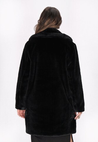 faina Wintermantel in Schwarz