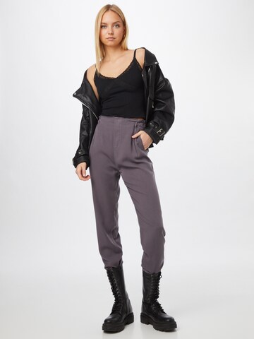 BDG Urban Outfitters Топ в черно