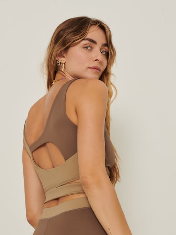 ABOUT YOU x Sofia Tsakiridou Top 'Claire' in Brown