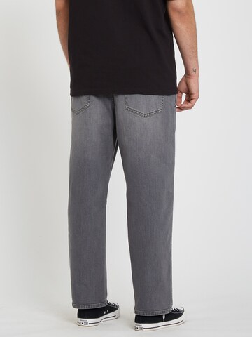 Volcom Loosefit Jeans 'Lurking' in Grau