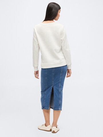 GAP Sweatshirt in White