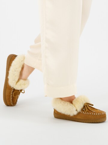 Warmbat Huisschoenen 'Kampi' in Bruin