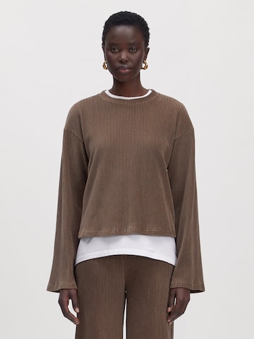 EDITED Shirt 'Kassandra Longsleeve (Corduroy)' in Bruin: voorkant
