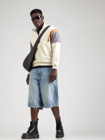 Kaotiko Collegepaita 'ARTHUR' värissä beige