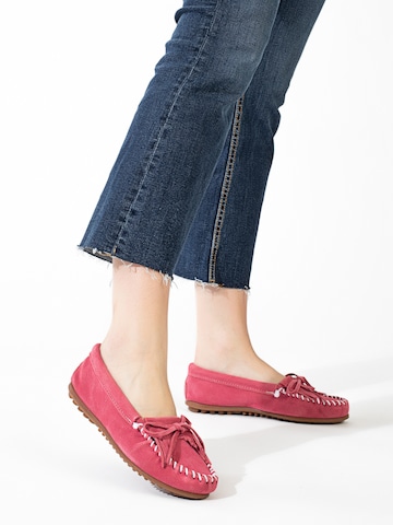 Minnetonka Mocassins 'Kilty' in Roze: voorkant