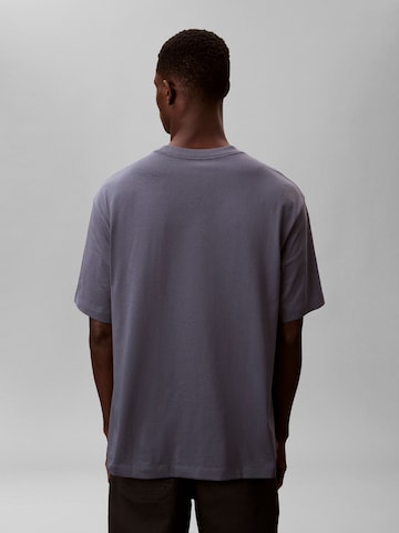 Maglietta di Calvin Klein Jeans in grigio
