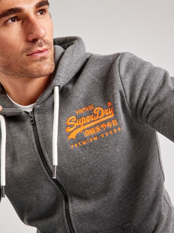 Veste de survêtement Superdry en gris