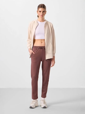 Tommy Life Pants in Brown: front