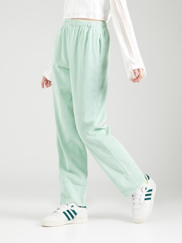 AMERICAN VINTAGE Loose fit Pants 'Padow' in Green: front