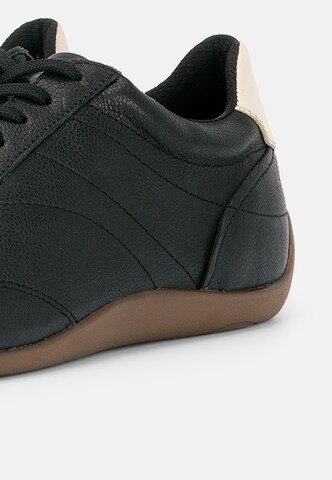 VAGABOND SHOEMAKERS Sneakers 'HOLLIE' in Black