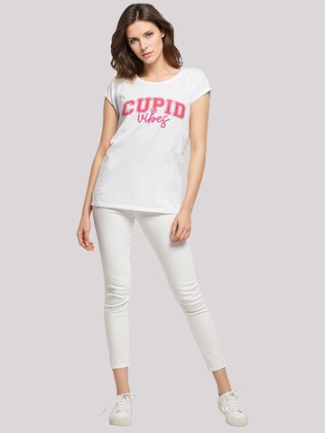 T-shirt 'Cupid Vibes Valentinstag Amor' F4NT4STIC en blanc