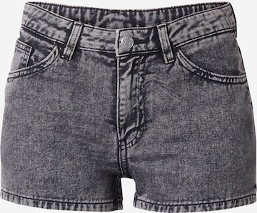 Jean Monki en noir : devant