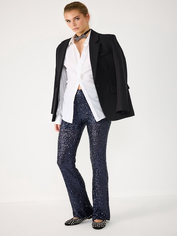 No Matter What Bootcut Hose in Blau: Vorderseite