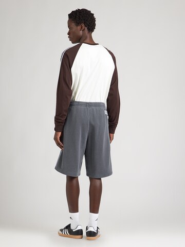 Loosefit Pantalon ADIDAS ORIGINALS en gris